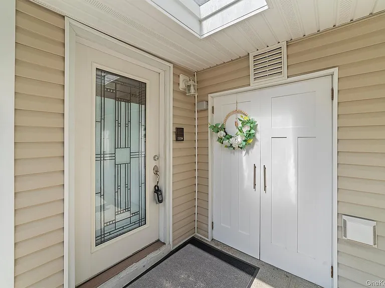 12 Downing Ct — Photo 3