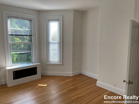 3rd image of 48 Newton St #2