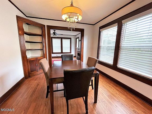 2nd image of 2216 Broadmoor Pl
