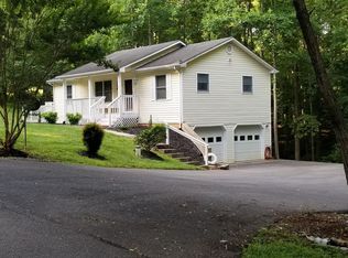 102 Land Harbor Ln, Moneta, VA