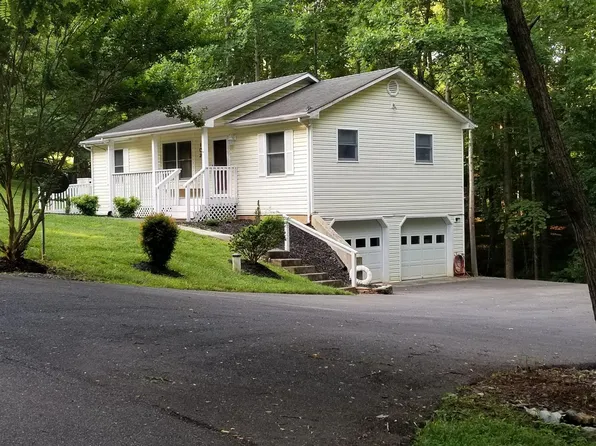102 Land Harbor Ln, Moneta, VA 24121