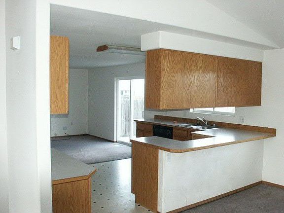 3rd image of 615 Rose Dr