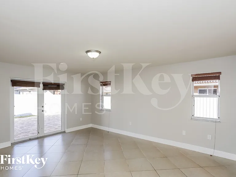 3124 SW 142nd Pl — Photo 7