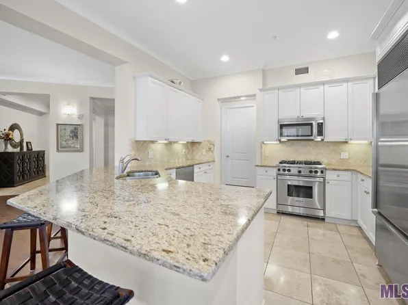 998 Stanford Ave APT 215, Baton Rouge, LA 70808