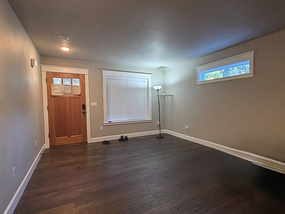 2nd image of 11060 NE Oregon St