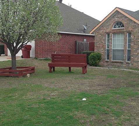 2nd image of 1021 Oak Grove Ln