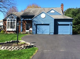 19 Chesterfield Dr, Voorheesville, NY 12186