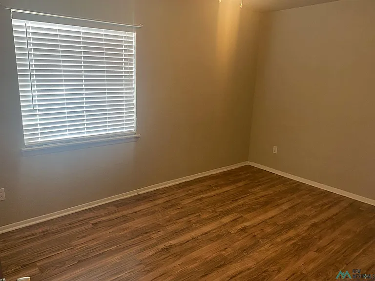 906 Bullock Ct — Photo 6