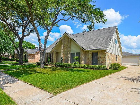 2nd image of 2819 Pepper Wood Dr