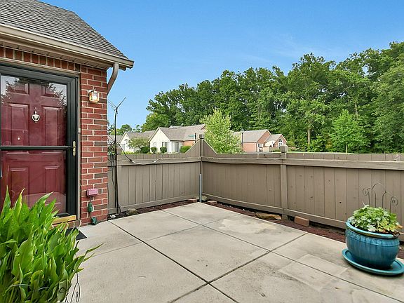 3rd image of 6851 Ridge Rock Dr #11
