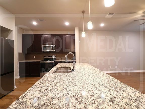 4th image of 1810 Horatio St