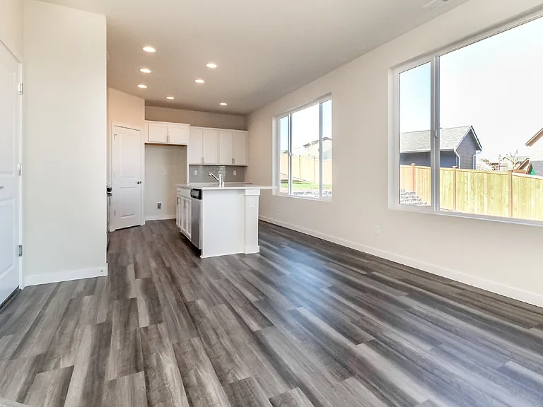 5632 S 302nd St — Photo 17