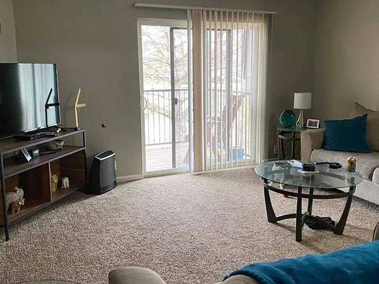 August Place Apartments — Photo 4