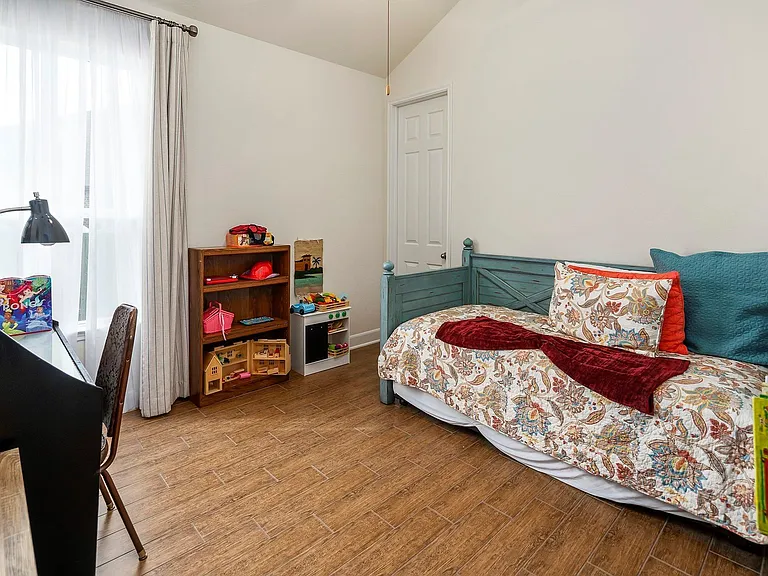 1810 Daly Way — Photo 22
