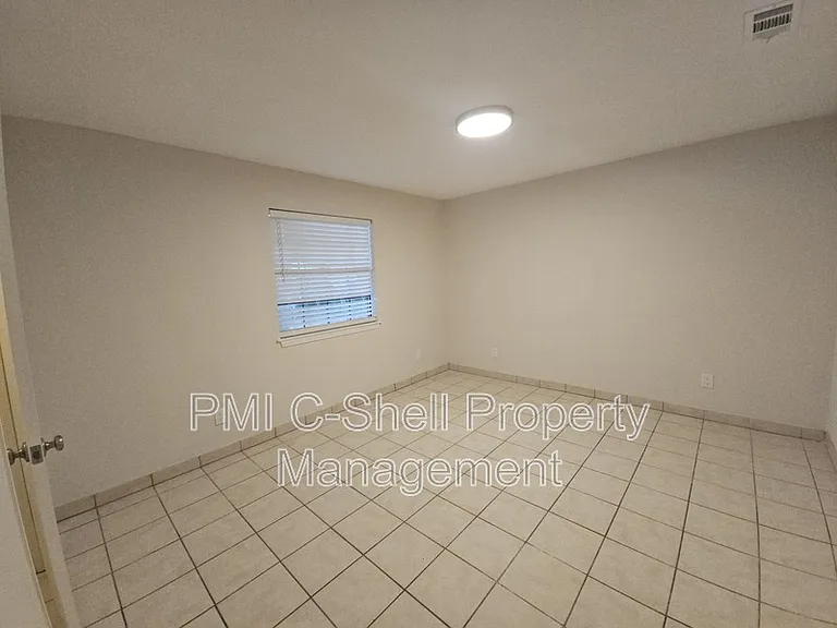 3409 Green Briar Cir #2 — Photo 8