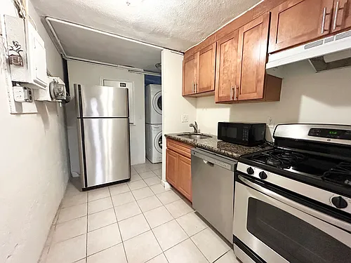 81 Windsor St #1 Photo 1
