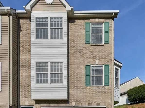 2000 Ashburn Ct, Jeannette, PA 15644