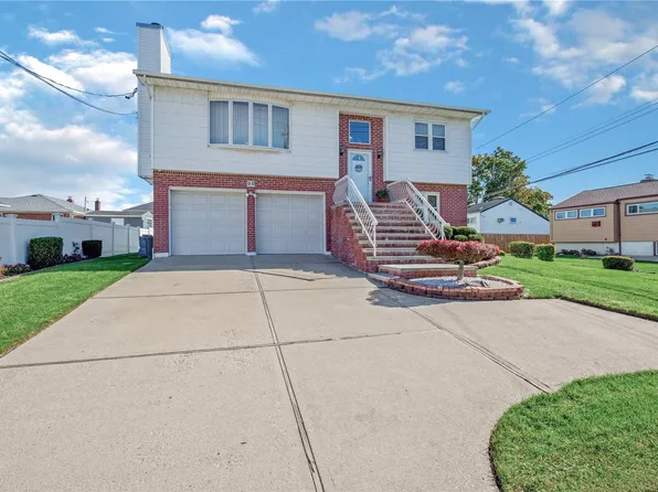 98 N Wantagh Avenue, Levittown, NY 11756