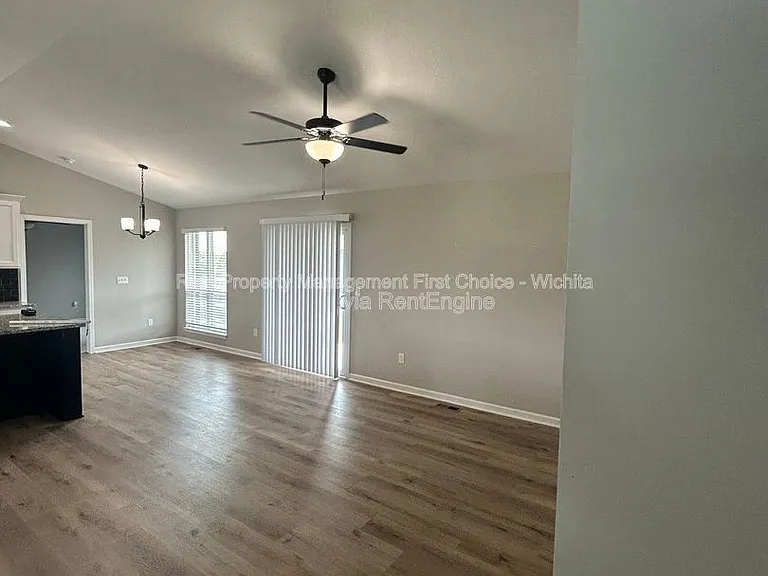 902 E Bellows St — Photo 28