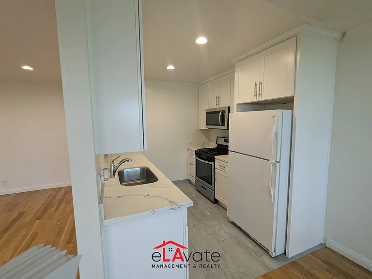 1515 S Beverly Glen Blvd #3 — Photo 5