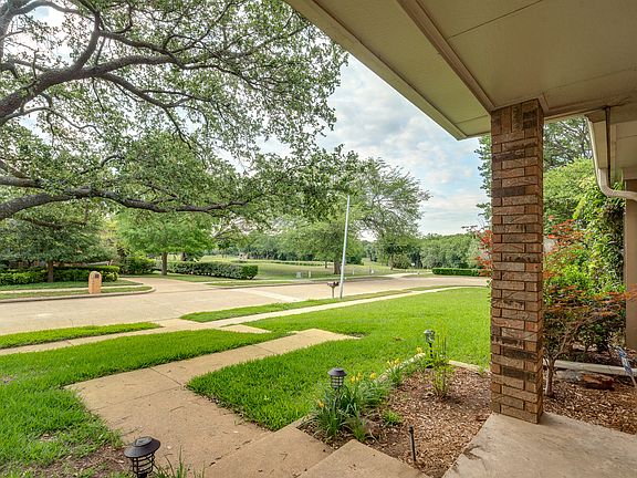 3rd image of 7309 Vineyard Dr