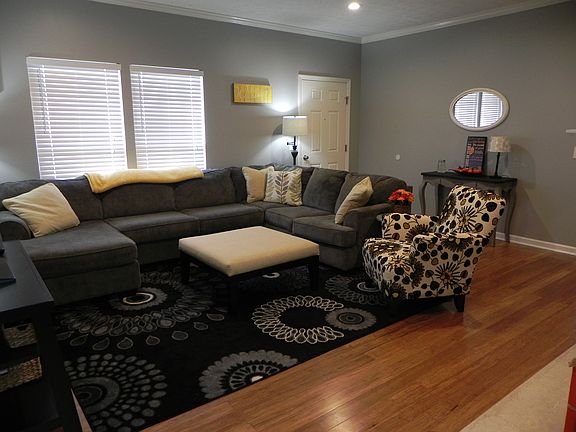 3rd image of 9008 Merlot Dr