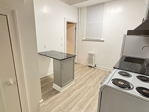 4th image of 232 Richmond Ave #9
