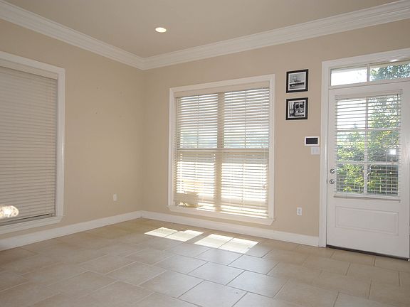 5th image of 10833 Woodland Oaks Dr