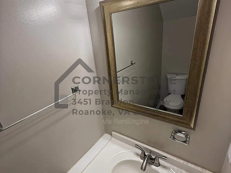 106 Lee Ave NE #6 — Photo 4