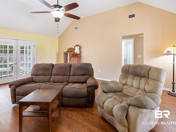 3rd image of 530 Meadow Ln