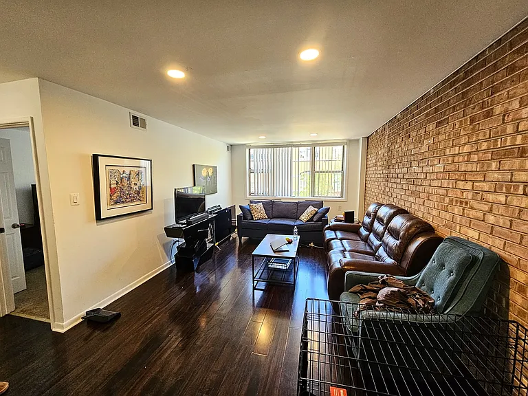 2250 N Lincoln Ave #201 — Photo 3