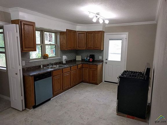 2nd image of 1822 Knob Hill Dr