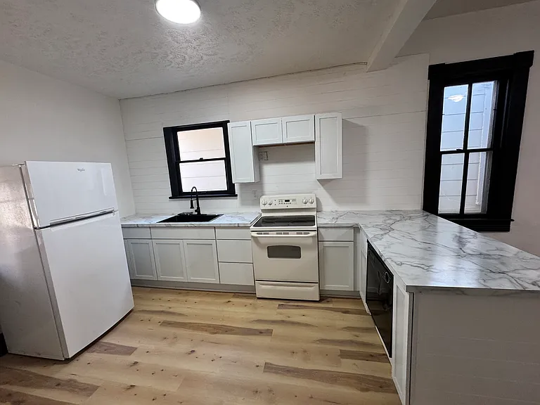 1324 Garfield St — Photo 2