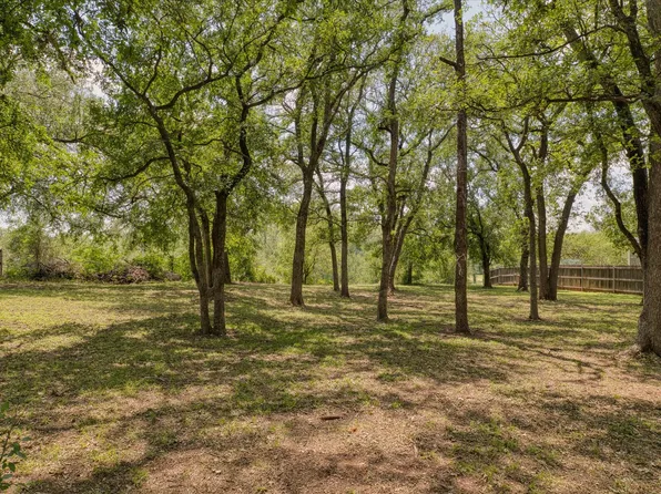 Lost Oaks Dr, Waco, TX 76705