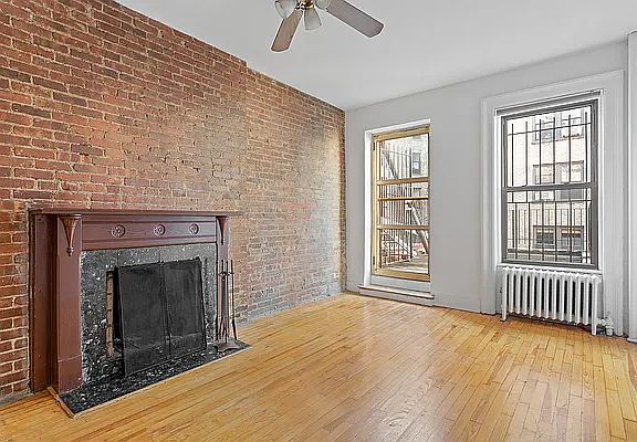 2nd image of 32 W 69th St