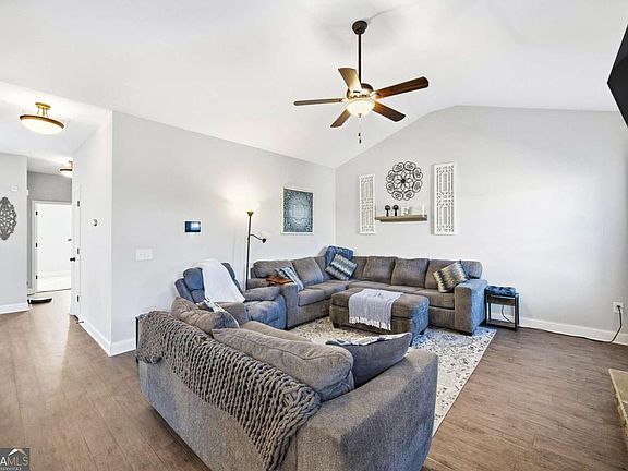 5th image of 156 Brookhaven Dr