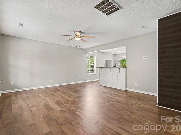 4th image of 15331 Dehavilland Dr