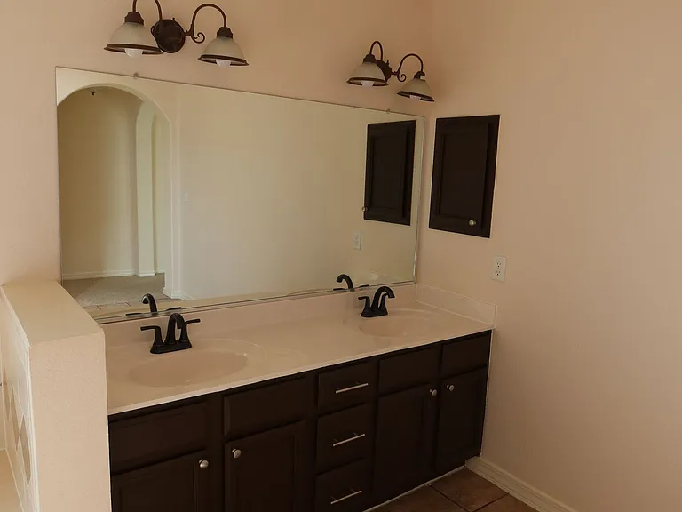 943 Via Descanso Dr — Photo 17