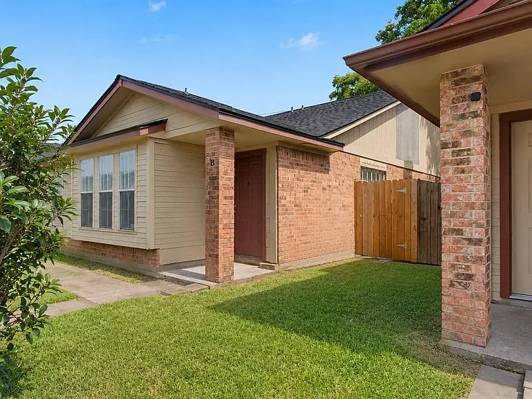6702 Tamar Dr — Photo 2