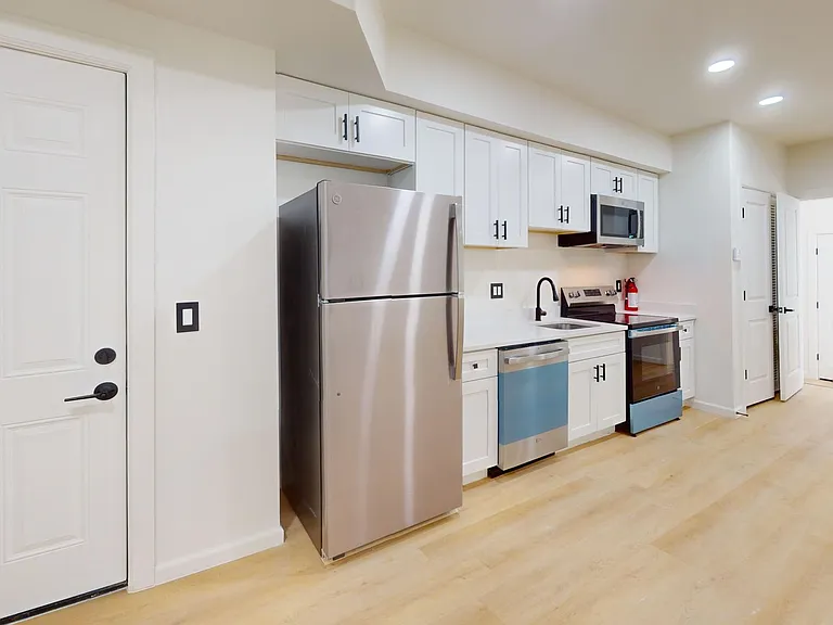 1318 Holbrook Street NE — Photo 18