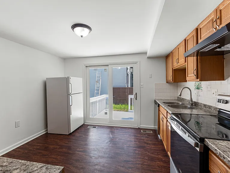 2231 Sanibel Dr — Photo 10