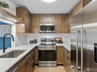 Golden Leaves Condominum, Edmonds, WA 98026