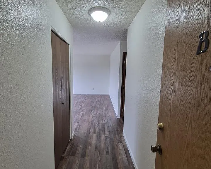 1907 Burnstead Dr — Photo 3