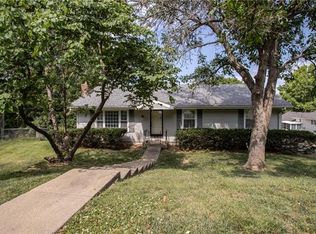 2204 Sunset Ct, Leavenworth, KS 66048