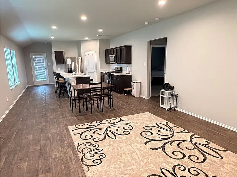 2406 Heeney Park Ln — Photo 2