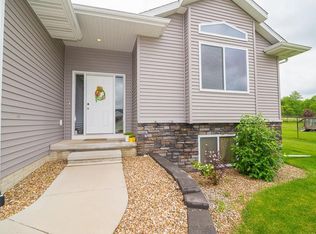 1611 Colony Ct SE, Cedar Rapids, IA 52403