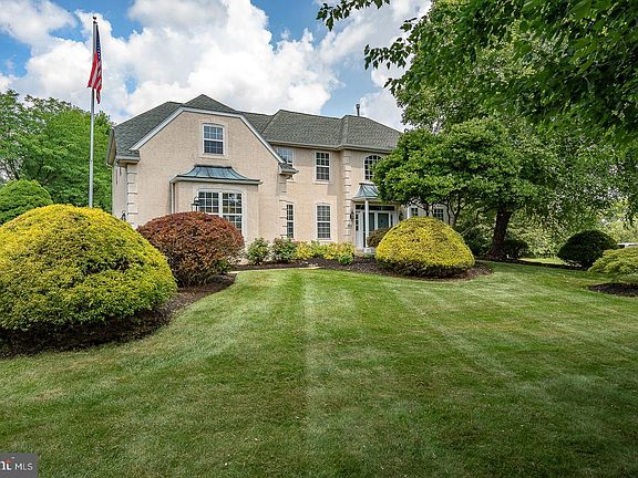 2nd image of 352 Vista Dr