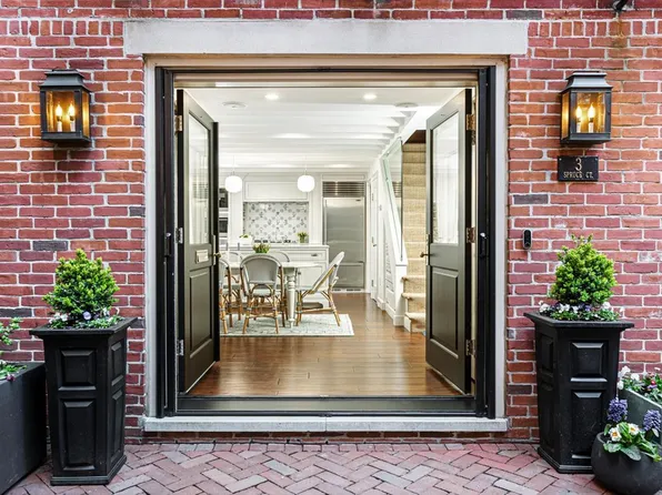 3 Spruce Ct, Boston, MA 02108