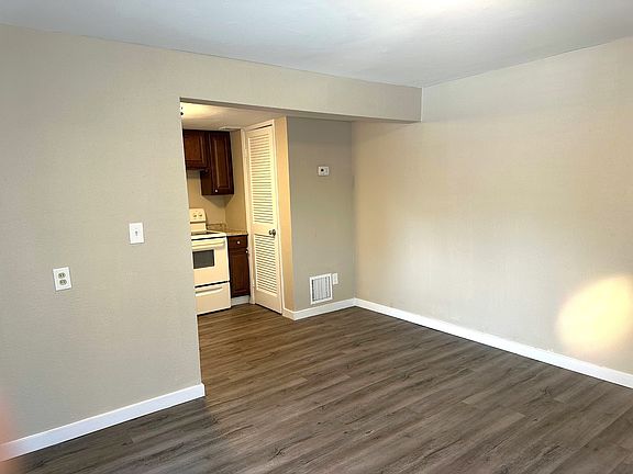 3rd image of 102 W Ida Ave #11584951
