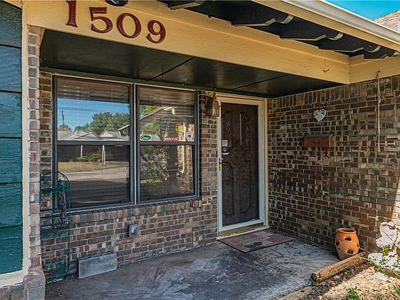 2nd image of 1509 Shalimar Dr